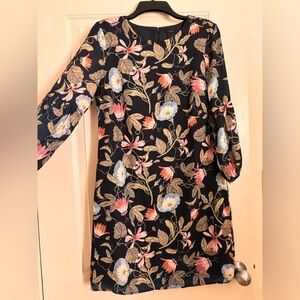 Anne Taylor Floral dress. Great for wedding guests. Size 4